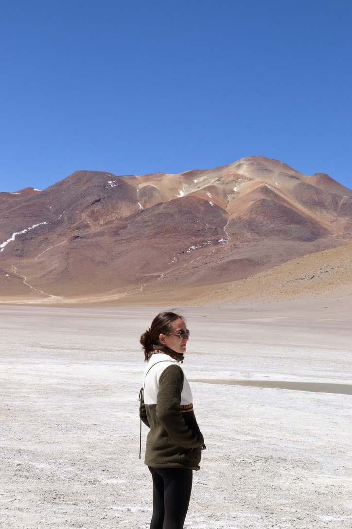 Voyageuse dans les paysages de l’Altiplano bolivien