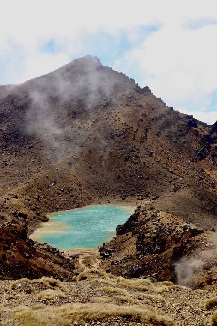 Lac de cratère turquoise en Nouvelle-Zélande